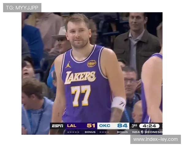 邓恩冲突东契奇遭驱逐,海斯为队友出头吃技犯 邓恩冲突东契奇遭驱逐,海斯为队友出头吃技犯